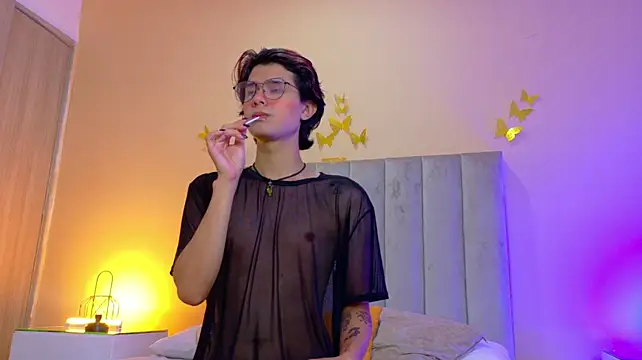 Derek_Sinn Show in webcam