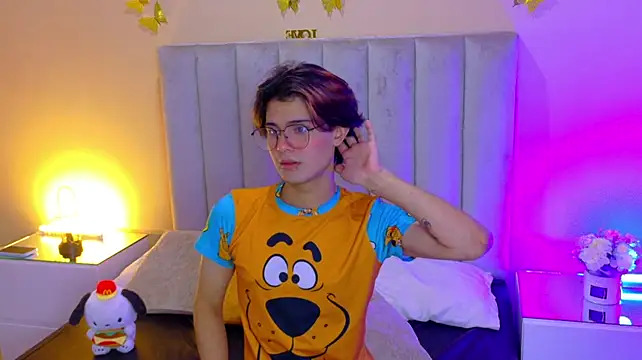 Derek_Sinn Show in webcam