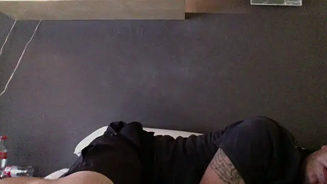 s_urprise Show in webcam