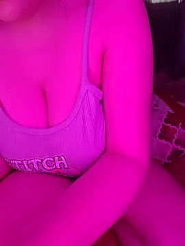 Show modela Nour_sexy99 na web-kameri