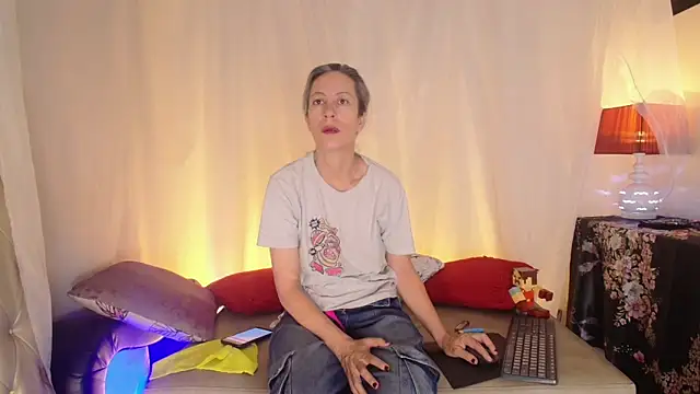 laurasofia45 Adlı Modelin Canlı XXX Sohbeti