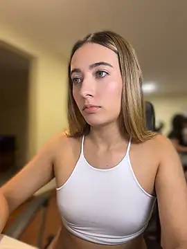 kloe__t18's Live XXX Chat