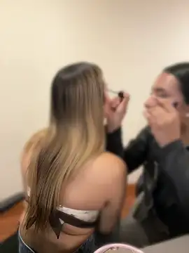kloe__t18 Adlı Modelin Canlı XXX Sohbeti