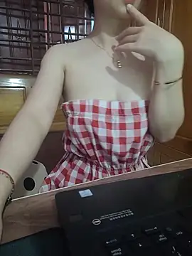 NinaKey webcam show