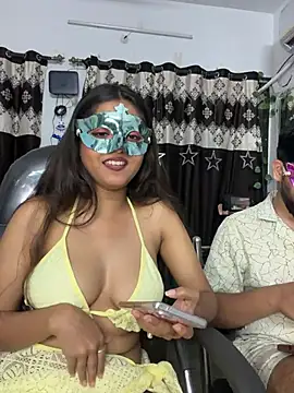 pooja_sexy79n Webbikameraesitys