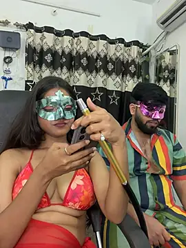 Pokazy przed kamerką – pooja_sexy79