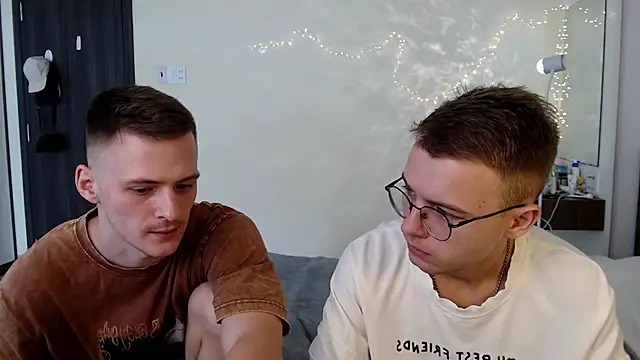 Show modela NikiKerryCum na web-kameri