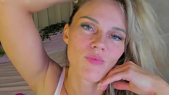 agatha_roose Adlı Modelin Canlı XXX Sohbeti