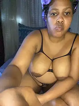 ThickYellow13 Adlı Modelin Canlı XXX Sohbeti