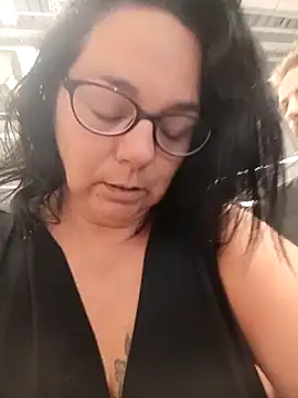 pulpeuse64 Show in webcam