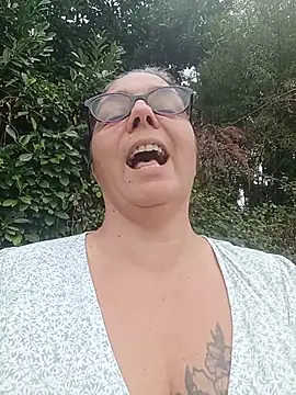pulpeuse64 Show in webcam