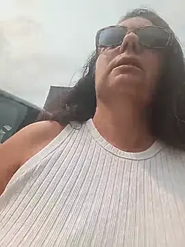 pulpeuse64 Show in webcam