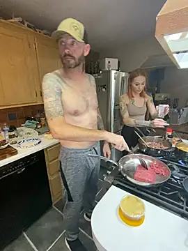 ThornsandHoney Show in webcam