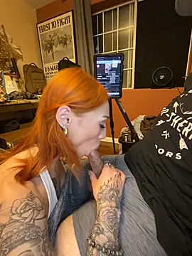 ThornsandHoney live XXX chat