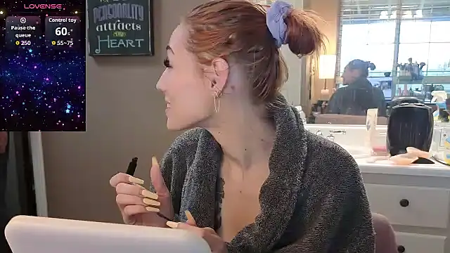 ThornsandHoney's Webcam Show