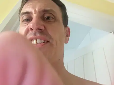 malcolm2334: διαδικτυακό σόου στην κάμερα