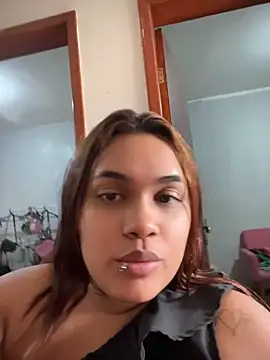 Latina_kiara's Live Chat Room