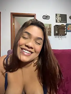 Show de Latina_kiara na webcam