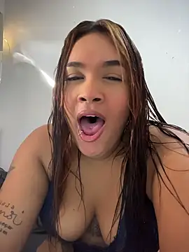 Show de Latina_kiara na webcam