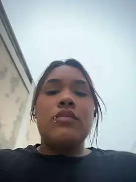 Latina_kiara's Webcam Show
