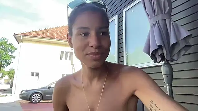 Chat +18 de YaraEstelle ao vivo