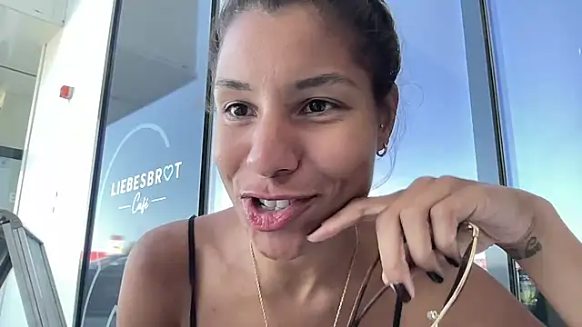 YaraEstelle's Webcam Show