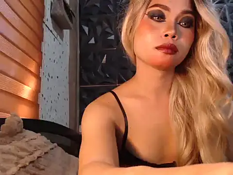 Show modela JUSA_suckableCOCK69 na web-kameri