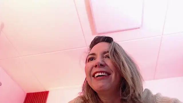 milfsecret69's Live XXX Chat