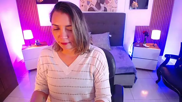milfsecret69's Live XXX Chat
