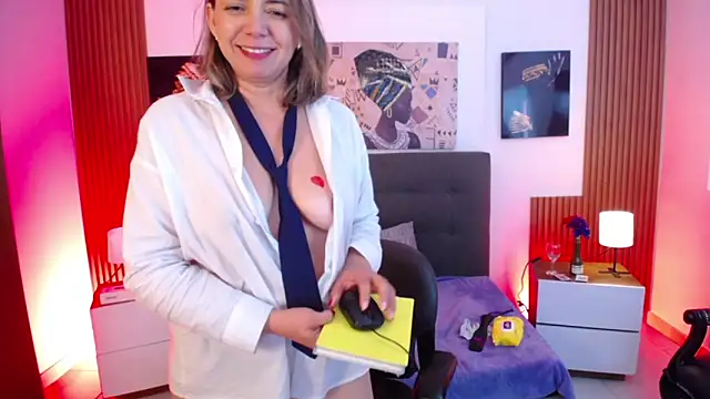 milfsecret69 即時 XXX 聊天