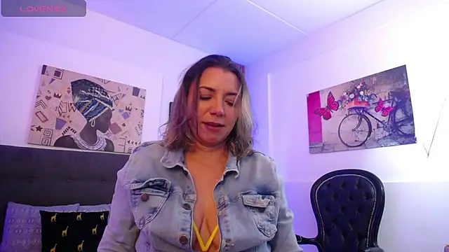 milfsecret69's Live XXX Chat