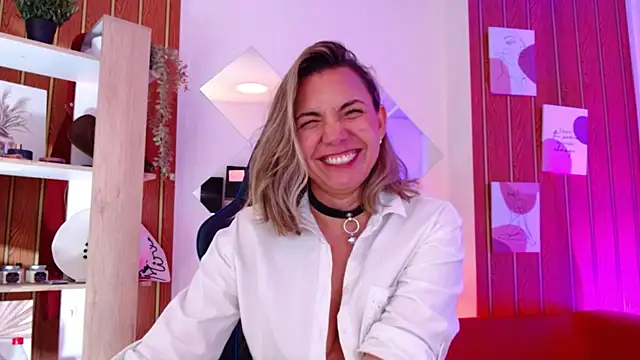 milfsecret69's Live XXX Chat