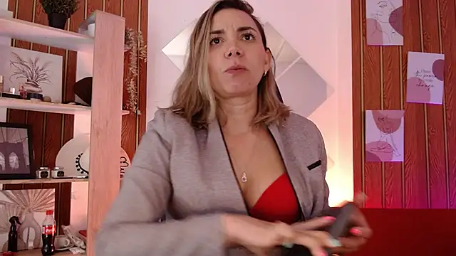 milfsecret69's Live XXX Chat