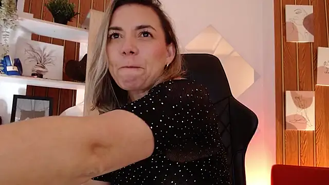 milfsecret69 Adlı Modelin Canlı XXX Sohbeti