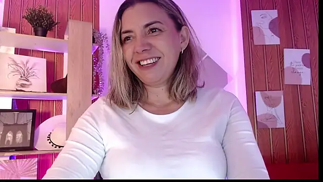 milfsecret69's Live XXX Chat