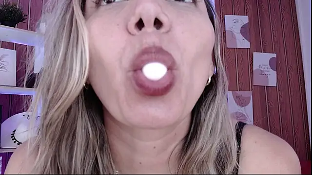 milfsecret69 Adlı Modelin Canlı XXX Sohbeti