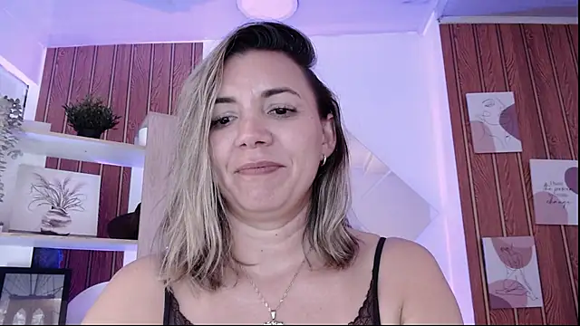 milfsecret69 Adlı Modelin Canlı XXX Sohbeti