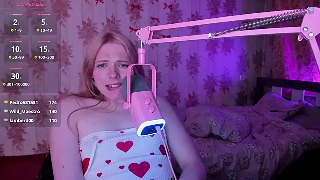 Show modela Cutie_Bambi na web-kameri
