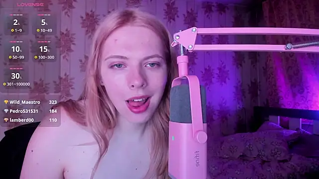 Cutie_Bambi Show in webcam