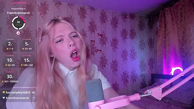 Cutie_Bambi's Webcam Show