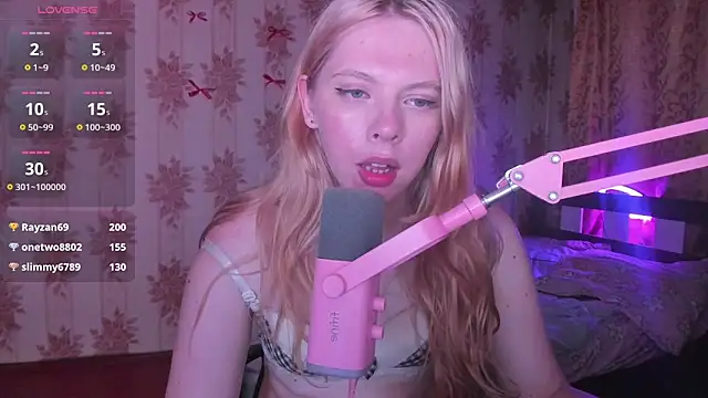 Cutie_Bambi's Webcam Show