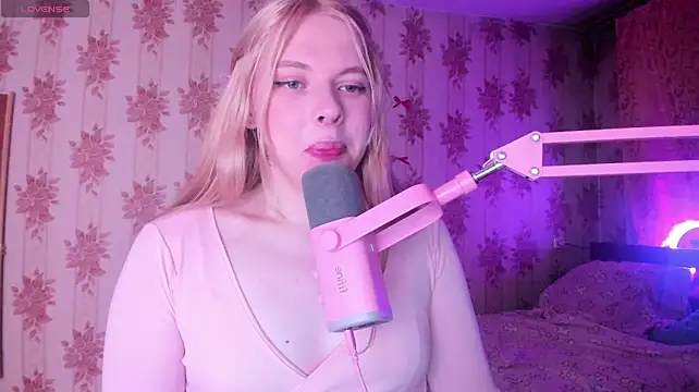 Cutie_Bambi: διαδικτυακό σόου στην κάμερα