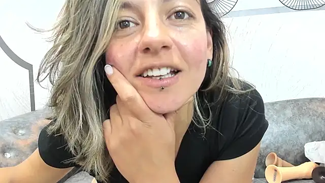 Chat XXX en directo de ArianaSommers