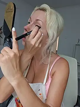 Mazlik27 Show in webcam