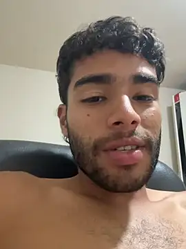 its_alejandro27 Show in webcam