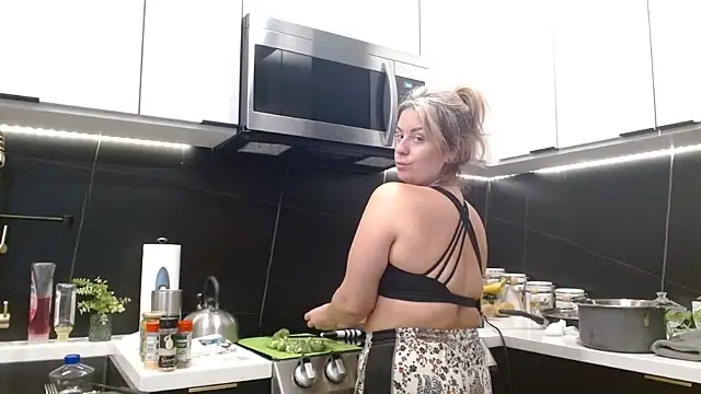 HazelSkyesChat's Webcam Show