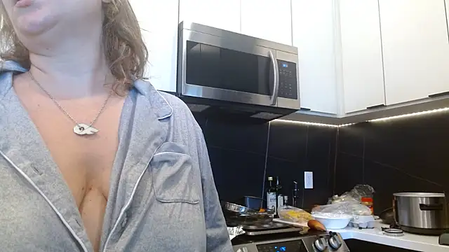 Show modela HazelSkyesChat na web-kameri