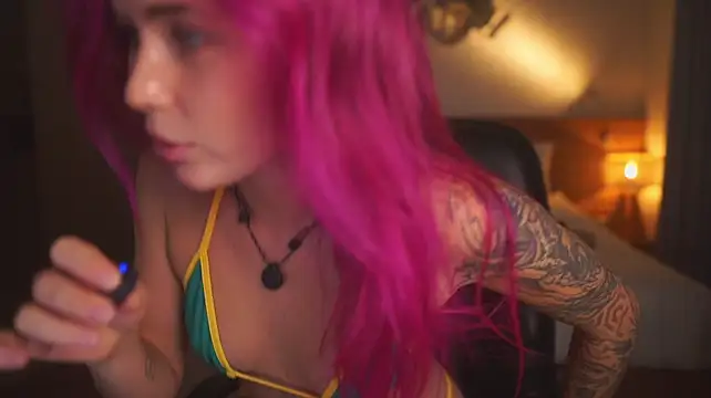 Sarah_Pink Adlı Modelin Canlı XXX Sohbeti