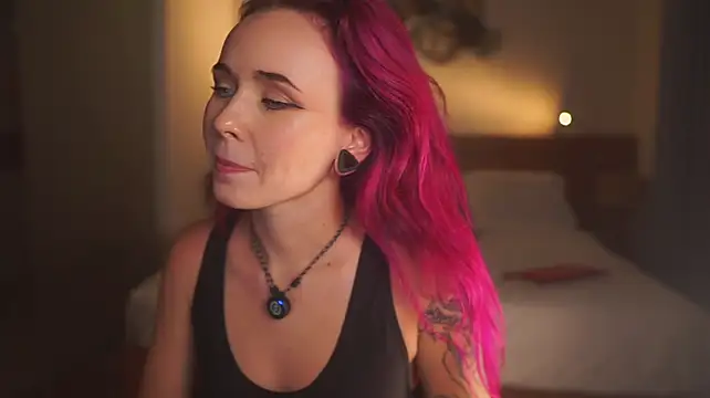 Sarah_Pink Show in webcam