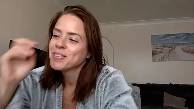 ElizabethArden42- Show in webcam